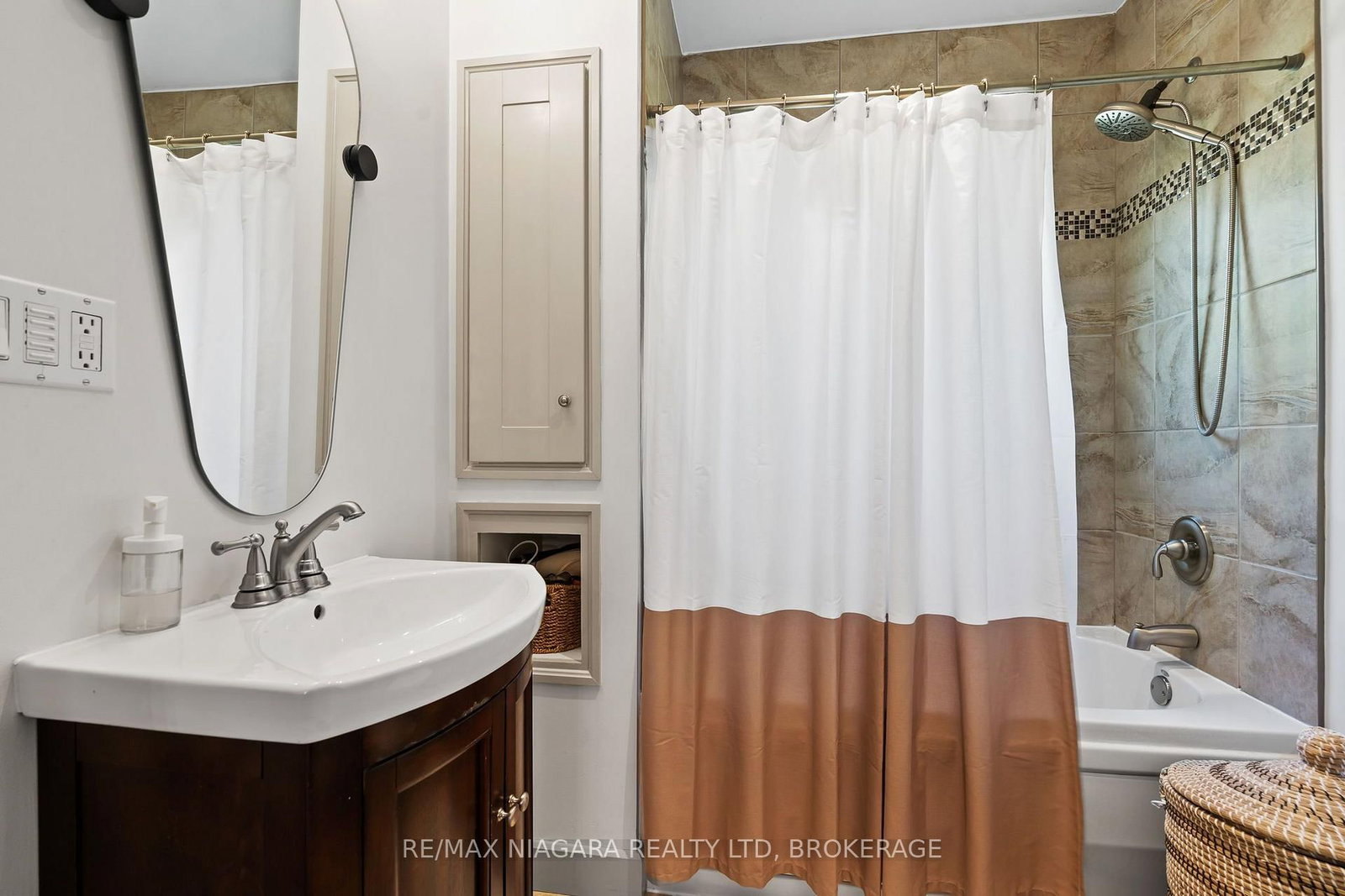 66 Highland Avenue • St. Catharines, ON photo 17