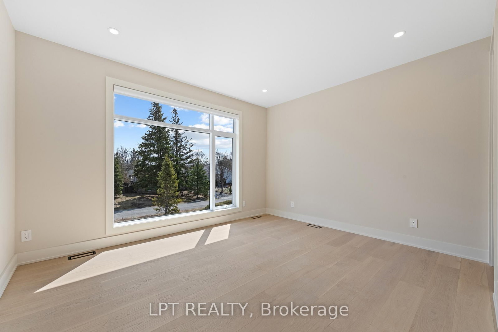 15 Briggs Avenue • Ottawa, ON photo 36