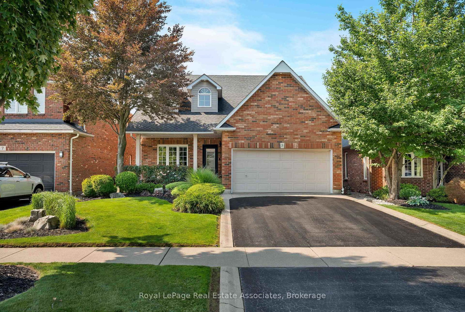 5 Volterra Court • Hamilton, ON photo 1