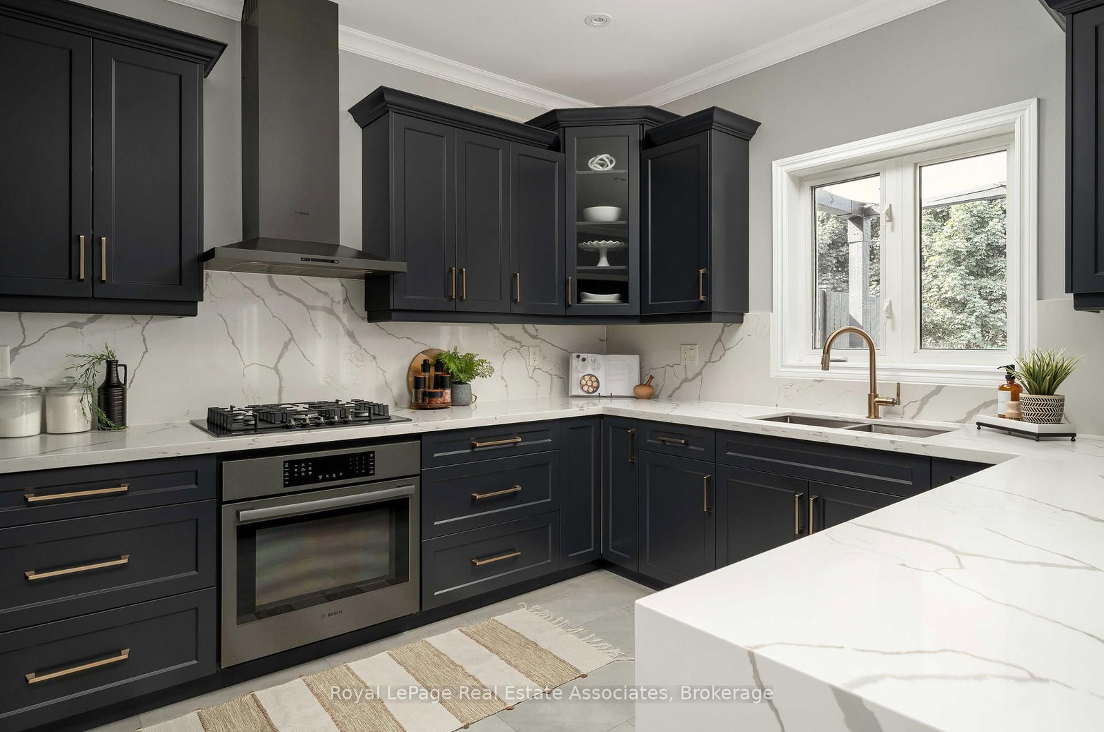 5 Volterra Court • Hamilton, ON photo 11