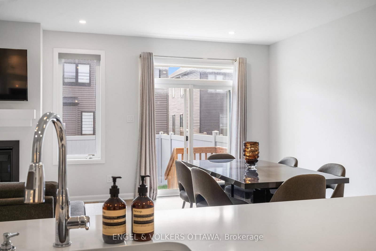 777 Coast Circle • Manotick, ON photo 13
