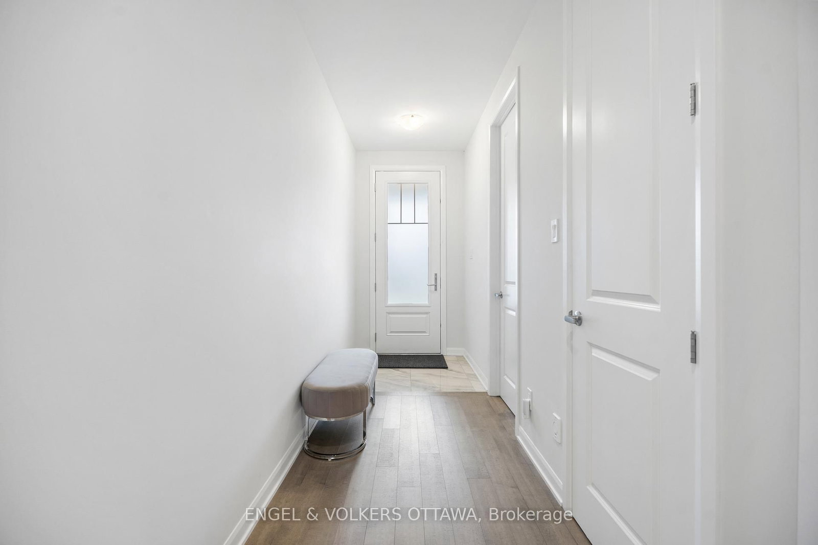 777 Coast Circle • Manotick, ON photo 2
