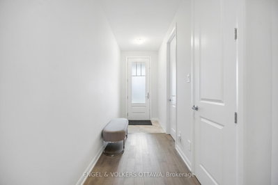 777 Coast Circle • Manotick, ON photo 2