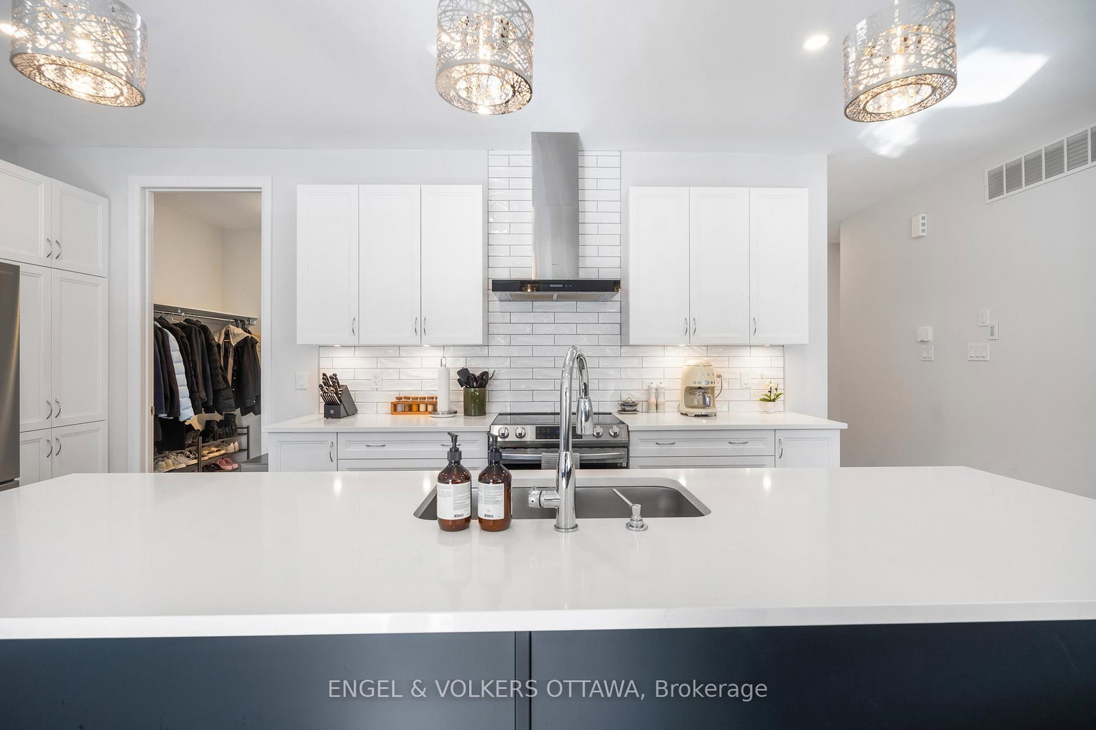 777 Coast Circle • Manotick, ON photo 9
