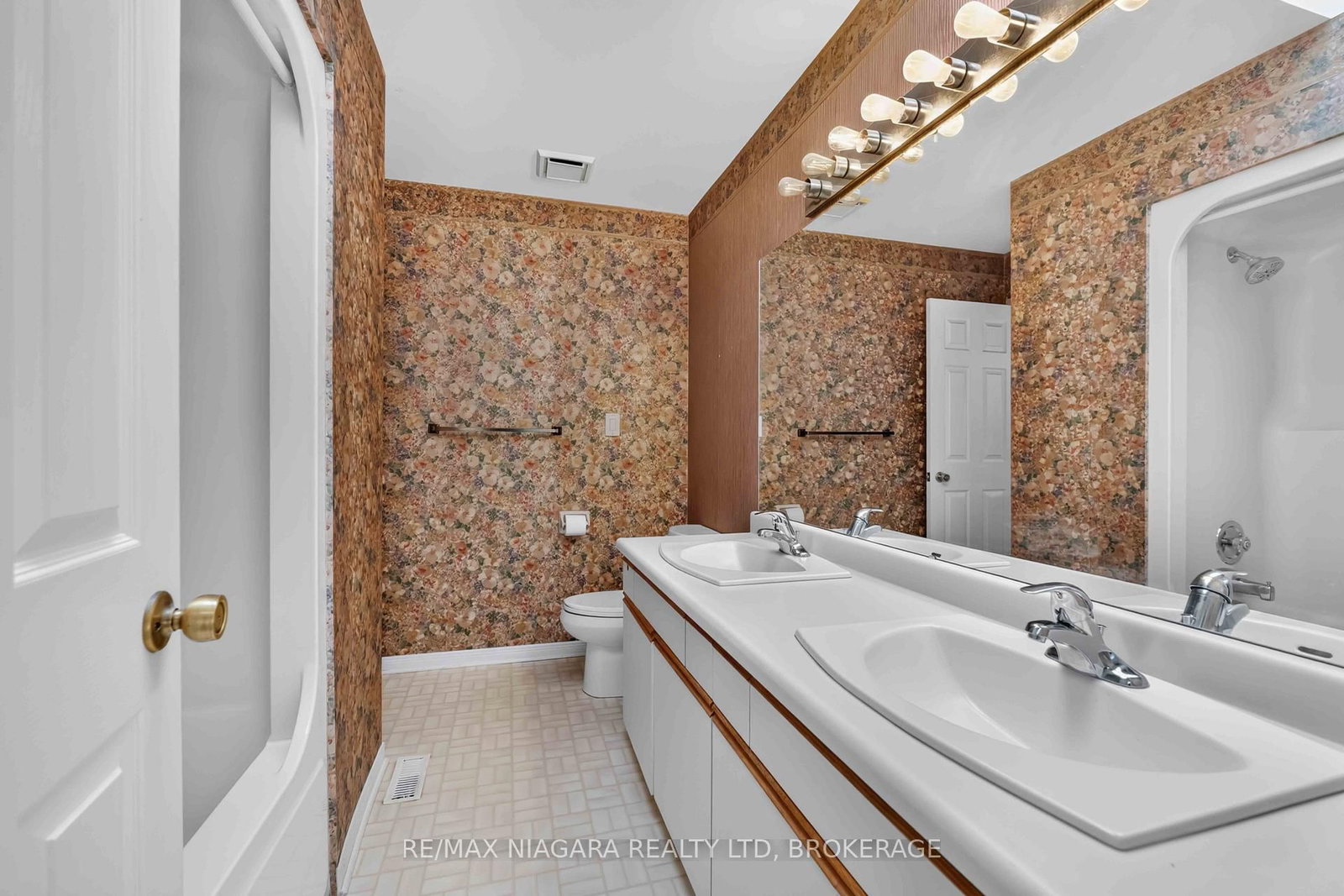 7725 SWAN Street • Niagara Falls, ON photo 14