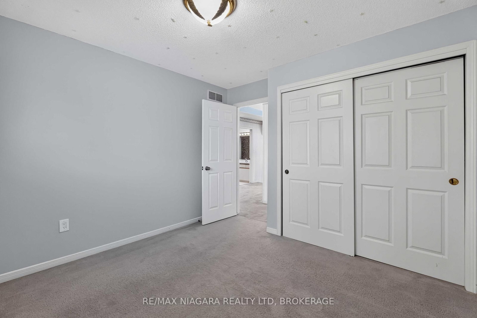 7725 SWAN Street • Niagara Falls, ON photo 17