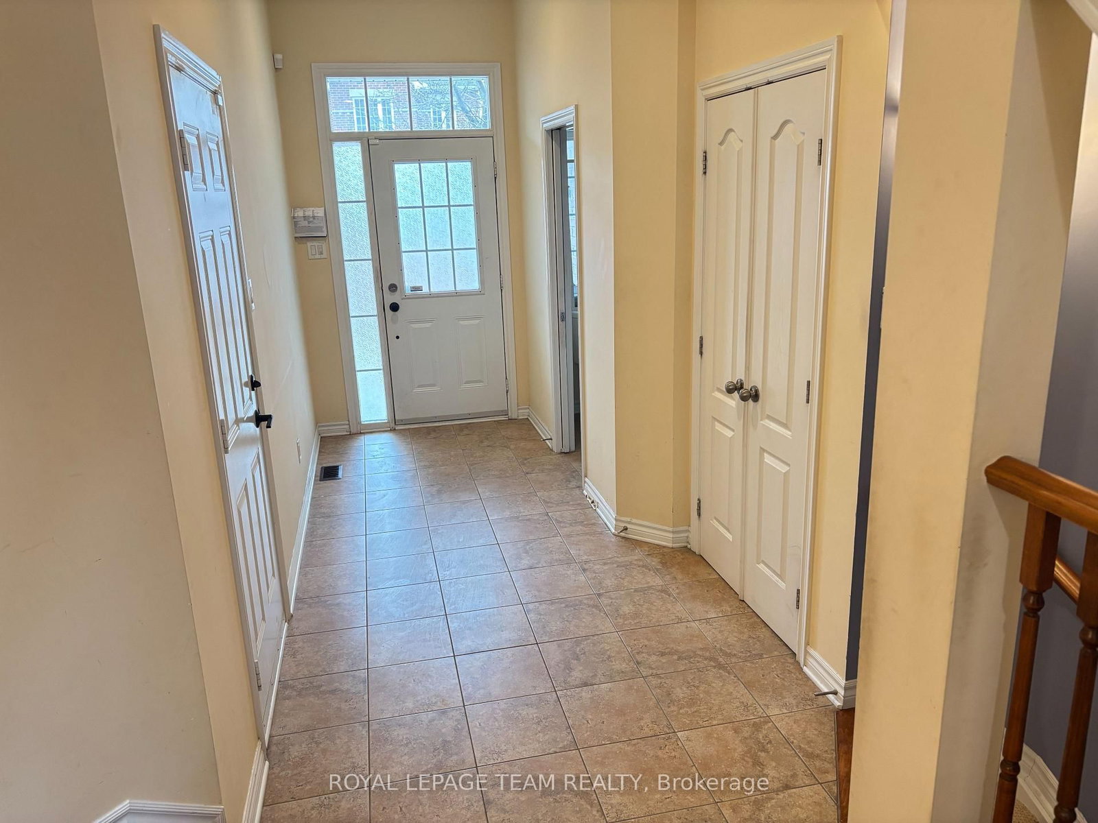 449 Foxhall Way • Ottawa, ON photo 2