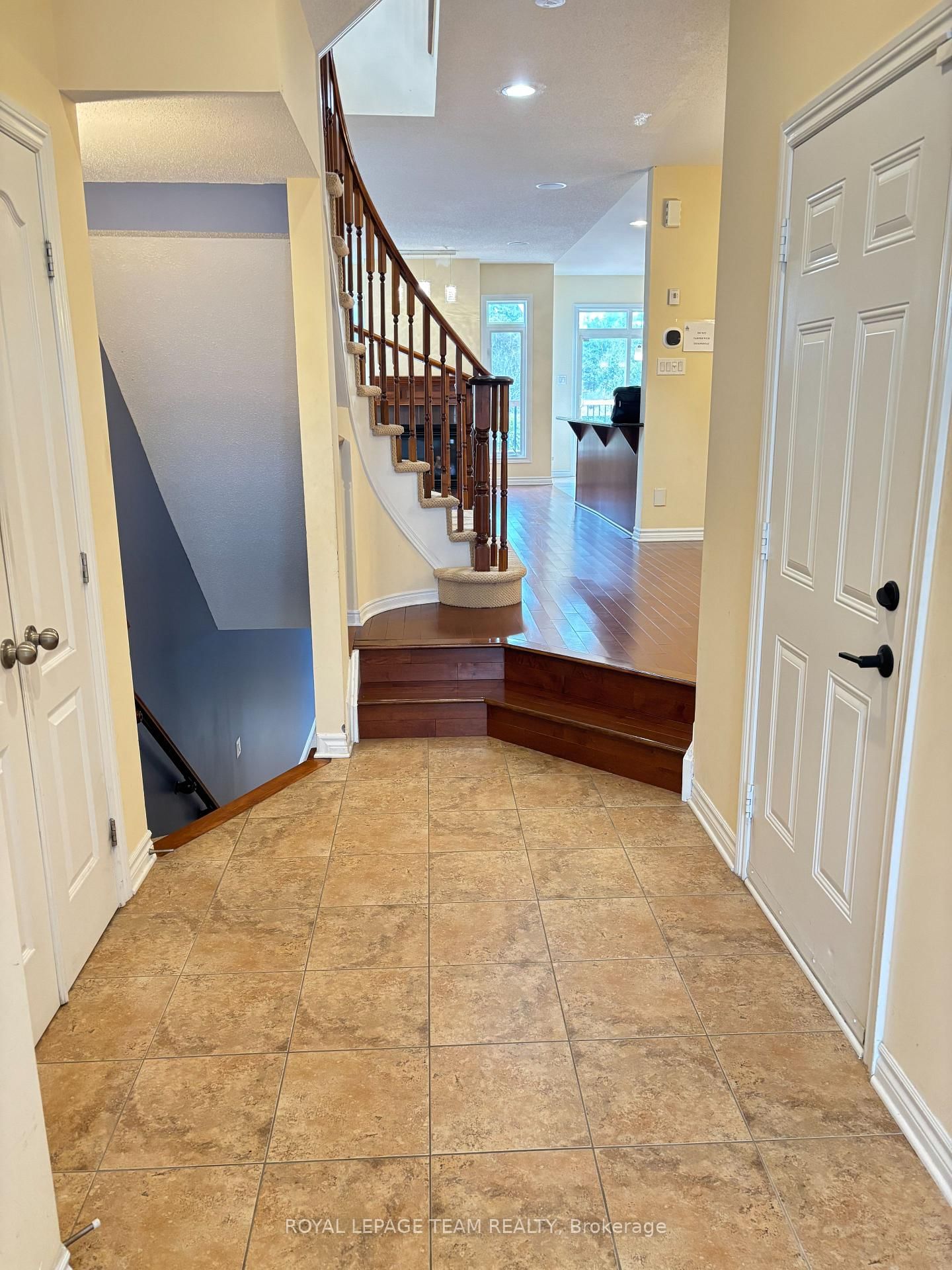 449 Foxhall Way • Ottawa, ON photo 4