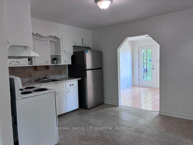 1 - 131 Lyons Avenue