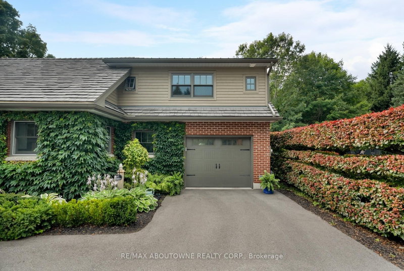 23 Alice Street E