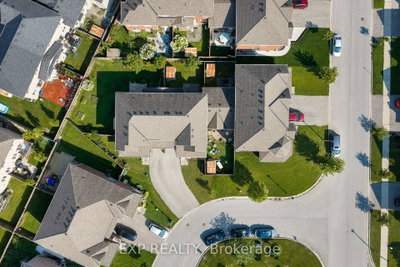 2 Durham Way • Niagara-on-the-Lake, ON photo 3