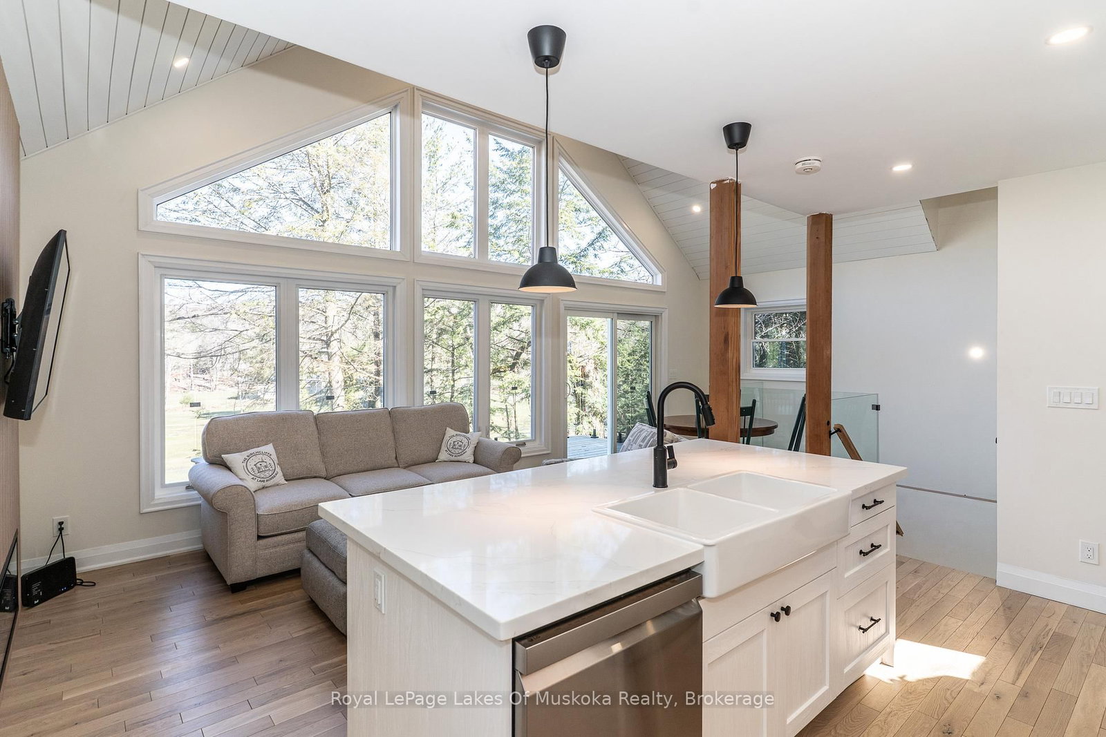 1361 Rosseau Lake 2 Road • Muskoka Lakes, ON photo 14