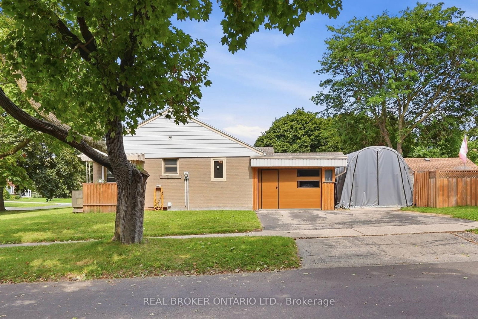 21 Oakwood Avenue • Kitchener, ON photo 3