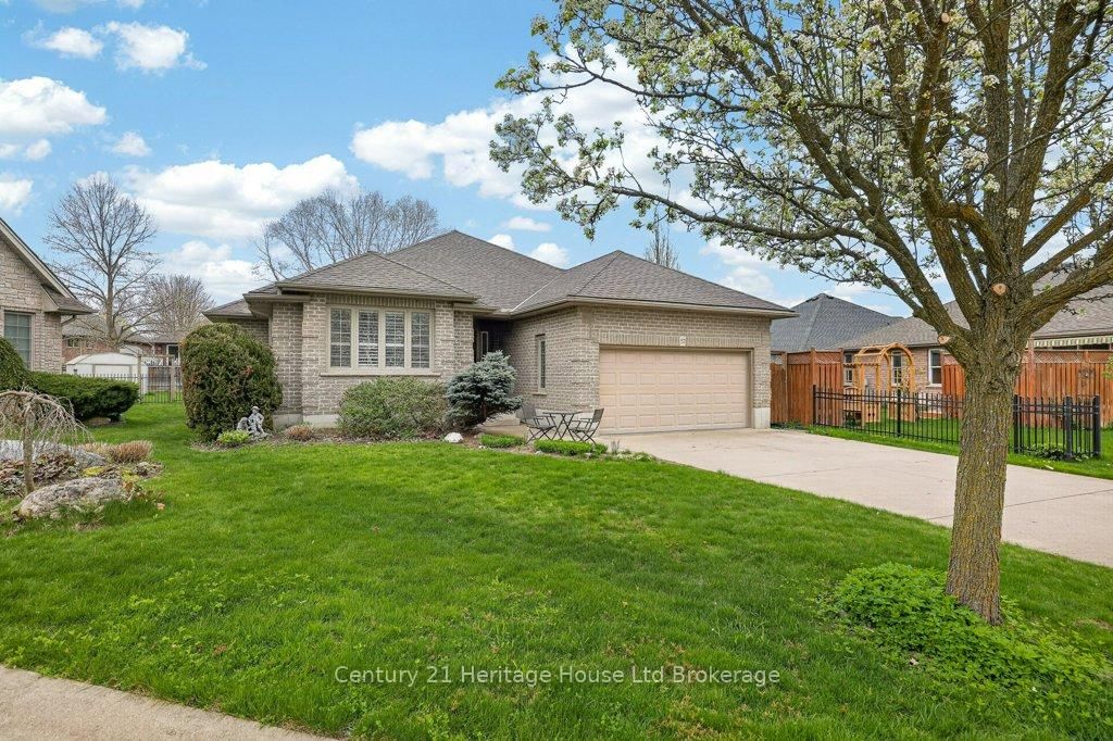 57 WENDY CALDER Place • Woodstock, ON photo 2