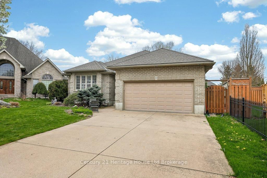 57 WENDY CALDER Place • Woodstock, ON photo 3