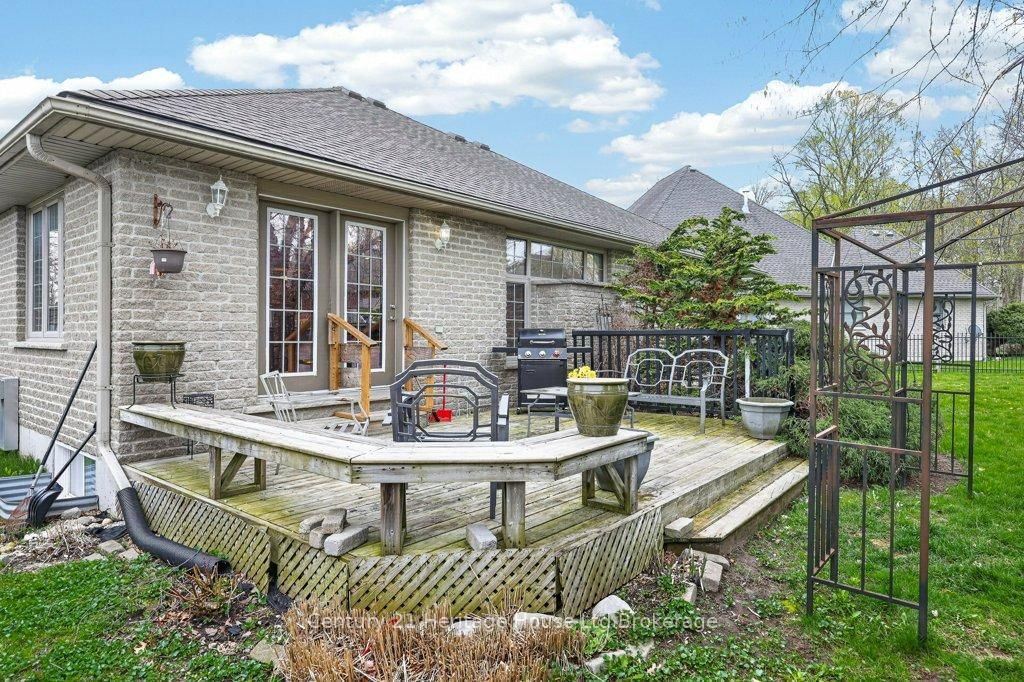 57 WENDY CALDER Place • Woodstock, ON photo 33