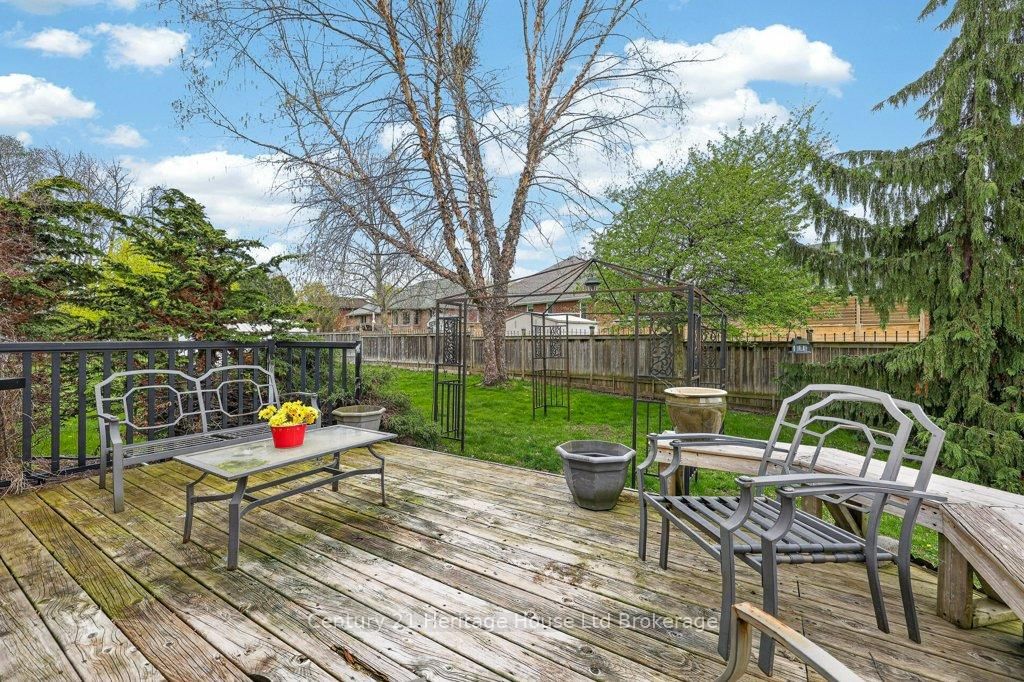 57 WENDY CALDER Place • Woodstock, ON photo 34