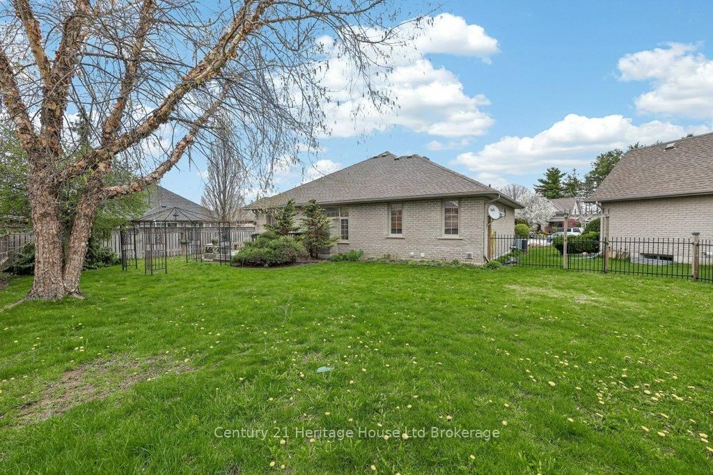 57 WENDY CALDER Place • Woodstock, ON photo 39