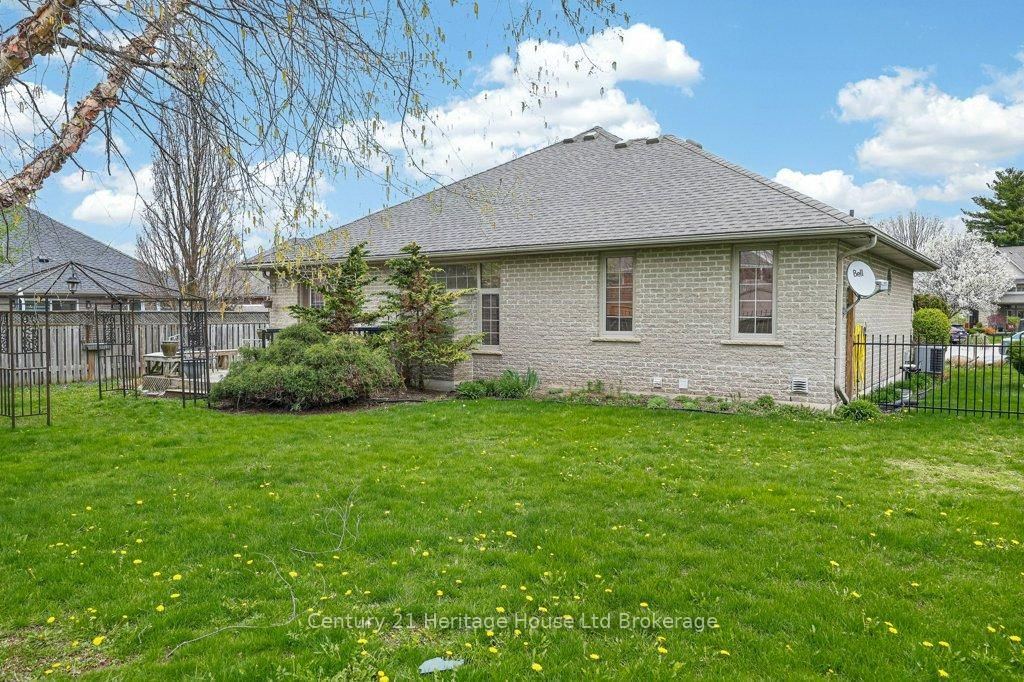 57 WENDY CALDER Place • Woodstock, ON photo 40