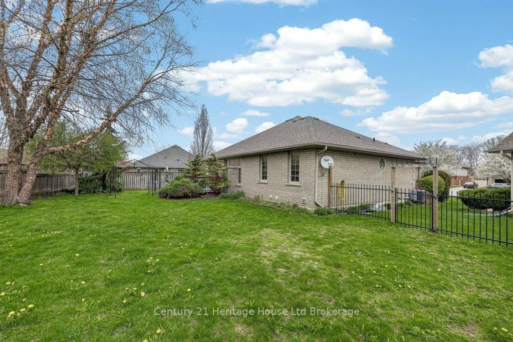 57 WENDY CALDER Place • Woodstock, ON photo 41