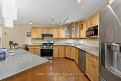 57 WENDY CALDER Place • Woodstock, ON photo 7