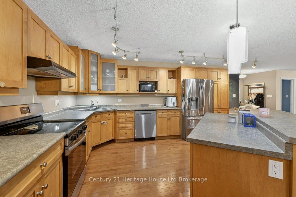 57 WENDY CALDER Place • Woodstock, ON photo 8