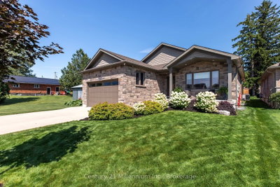 215 Djay Crescent • West Grey, ON photo 2
