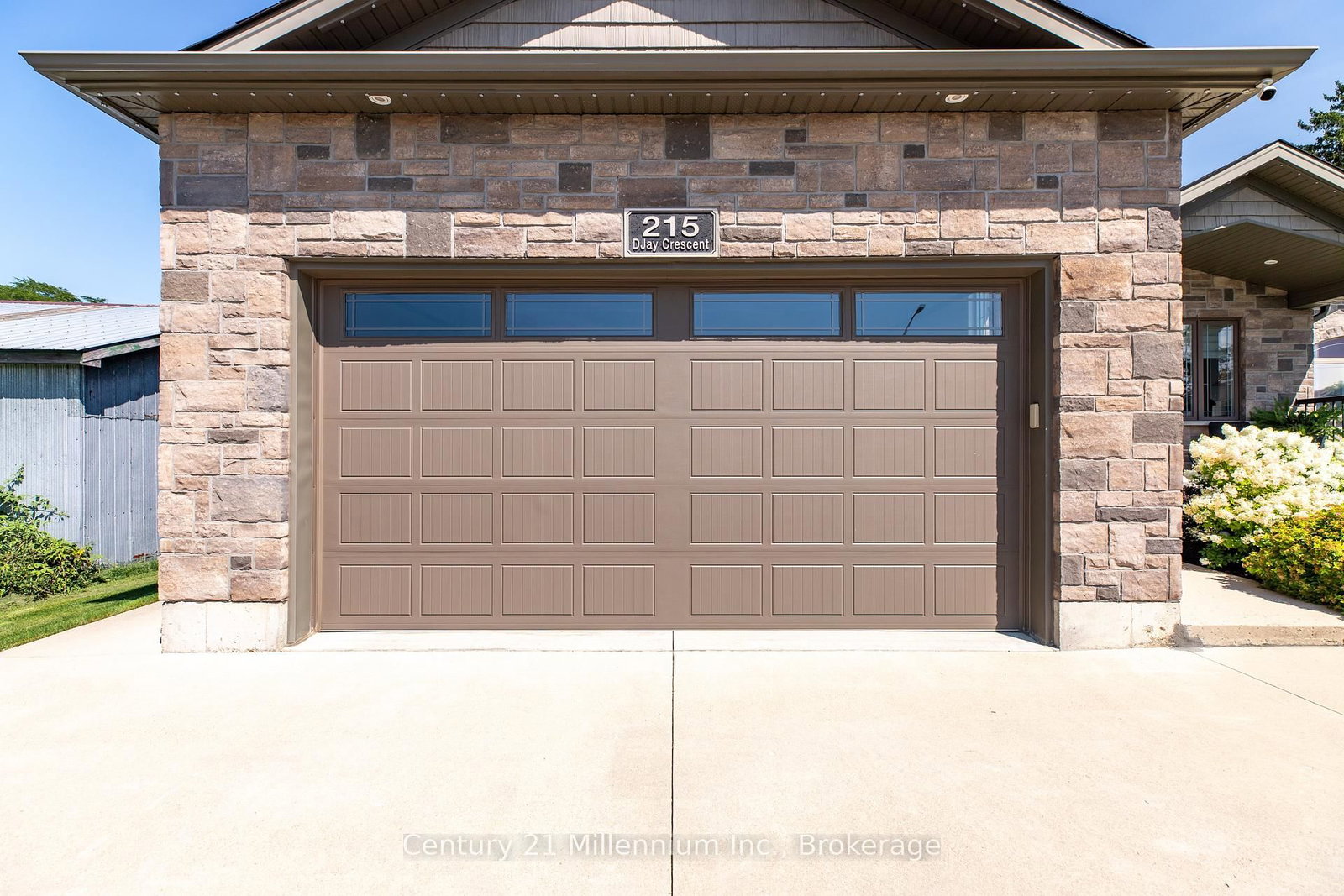 215 Djay Crescent • West Grey, ON photo 3