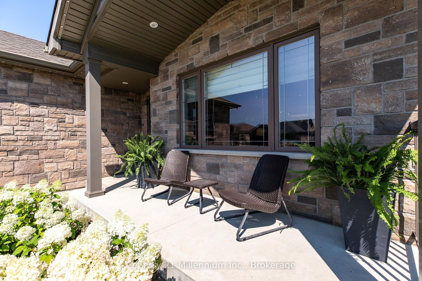 215 Djay Crescent • West Grey, ON photo 4
