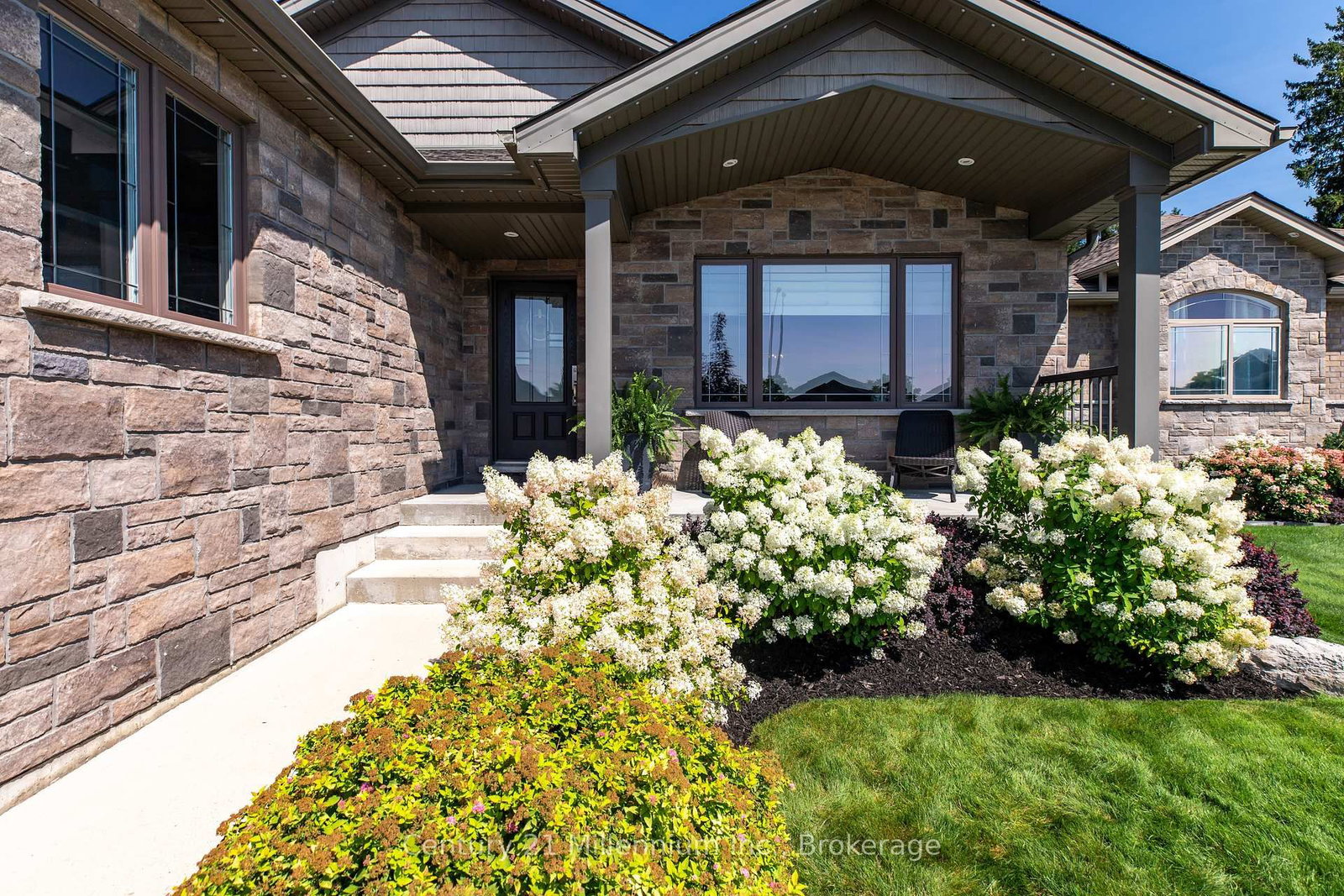 215 Djay Crescent • West Grey, ON photo 5