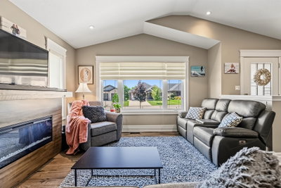215 Djay Crescent • West Grey, ON photo 9