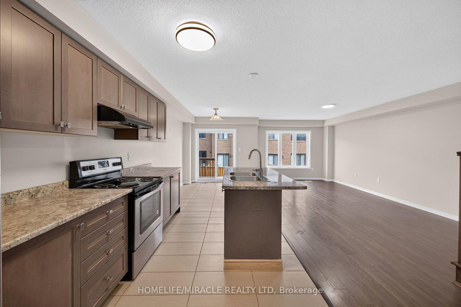 82 Scarletwood Street • Hamilton, ON photo 10