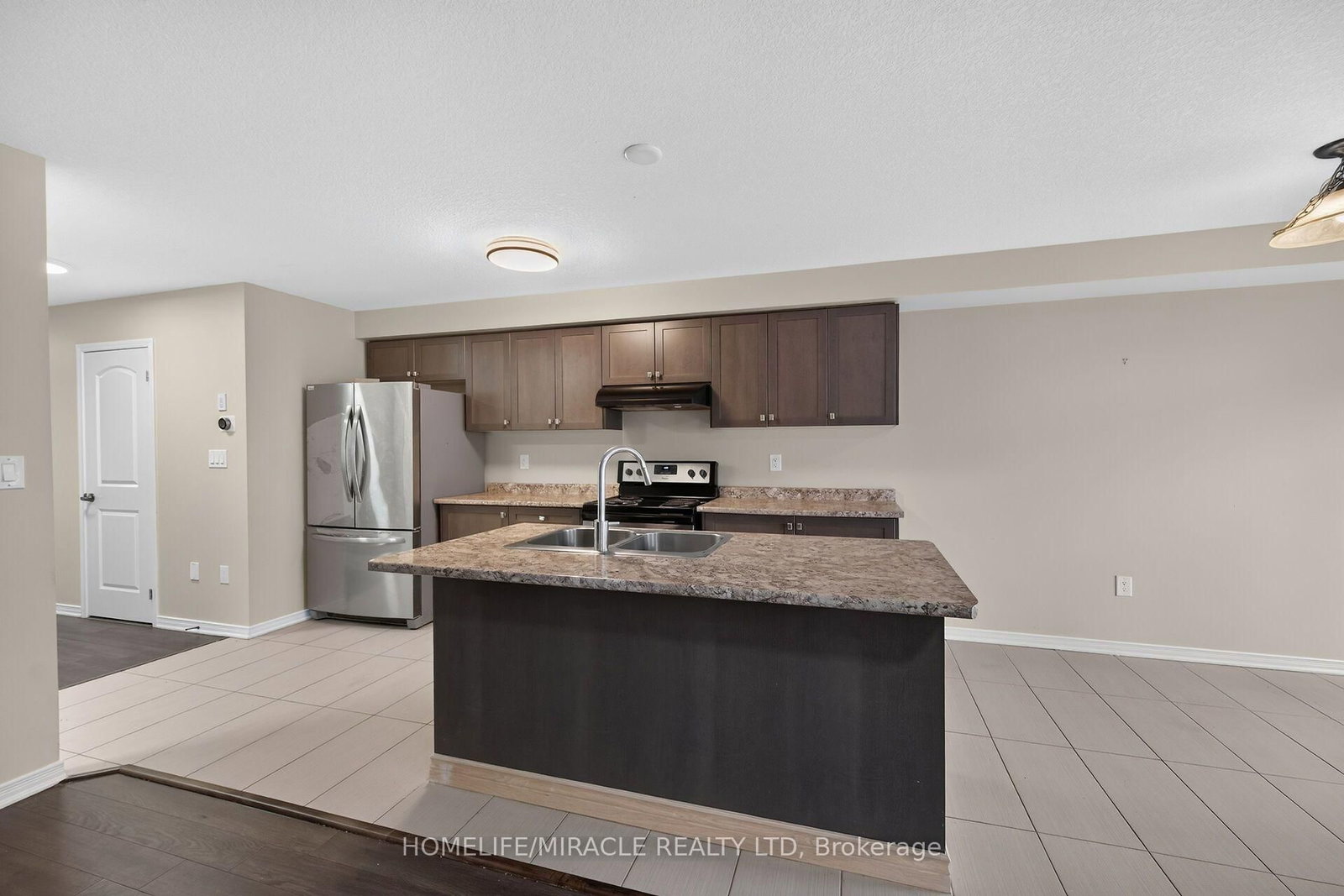 82 Scarletwood Street • Hamilton, ON photo 13