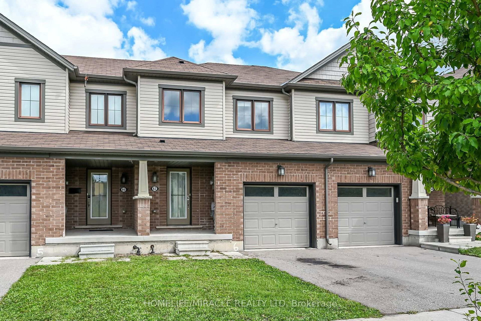 82 Scarletwood Street • Hamilton, ON photo 3