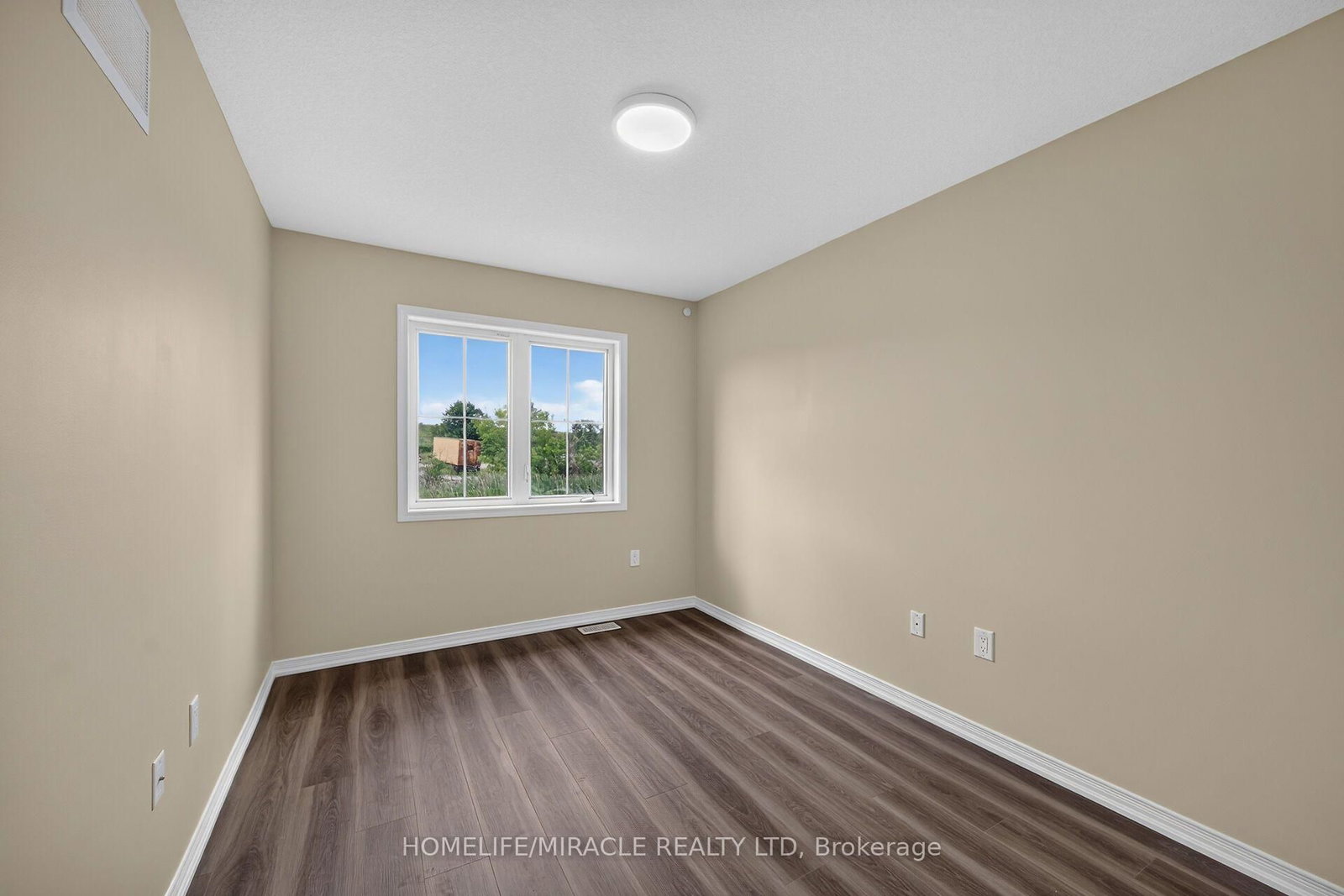 82 Scarletwood Street • Hamilton, ON photo 32