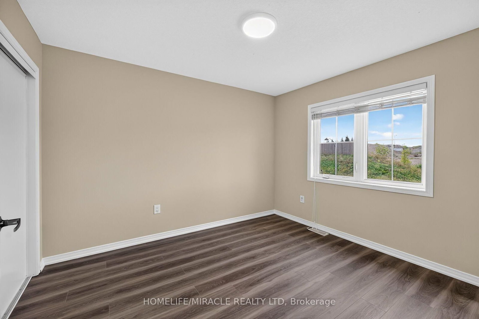 82 Scarletwood Street • Hamilton, ON photo 34