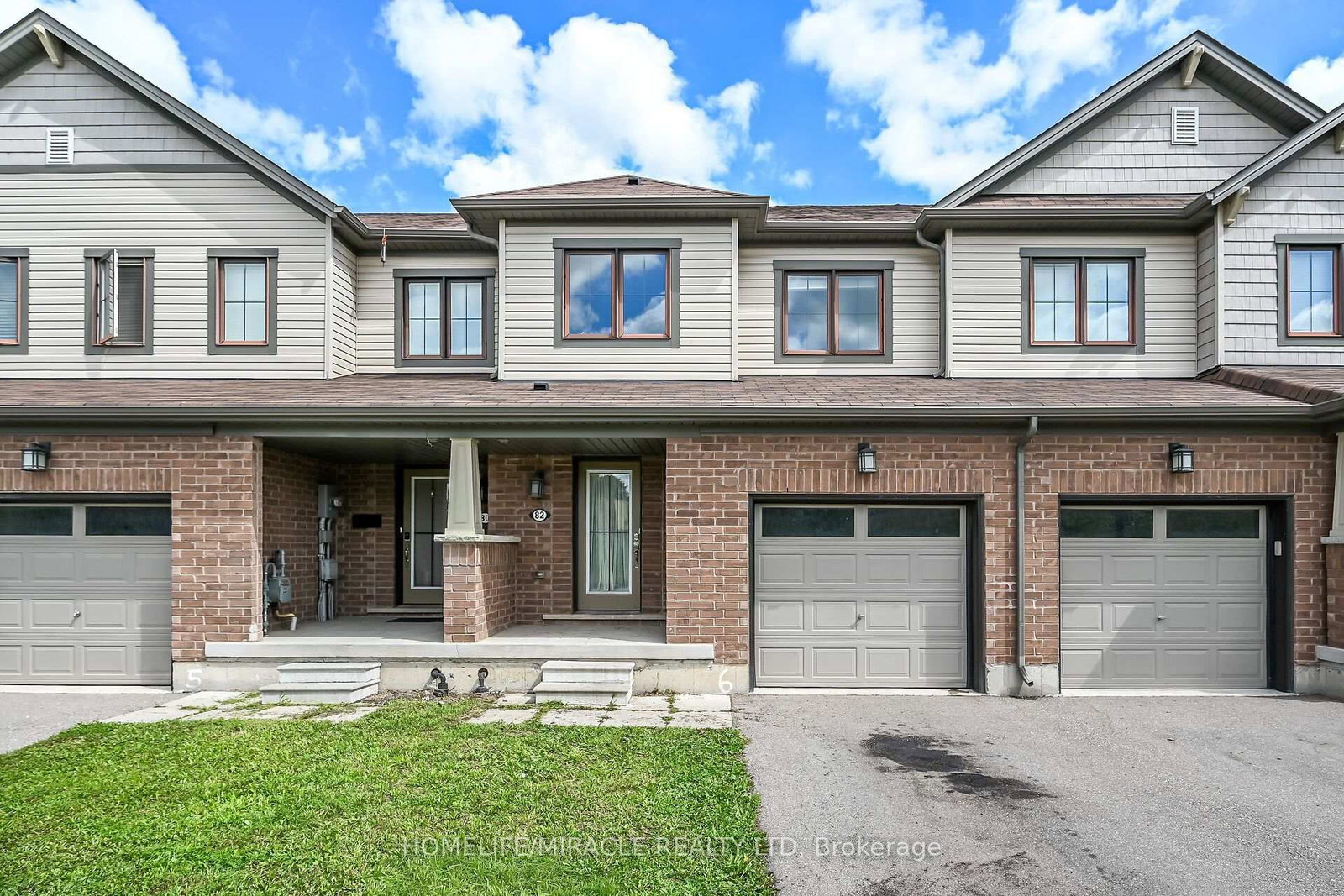 82 Scarletwood Street • Hamilton, ON photo 4
