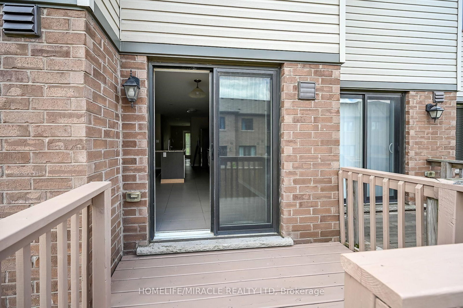 82 Scarletwood Street • Hamilton, ON photo 45