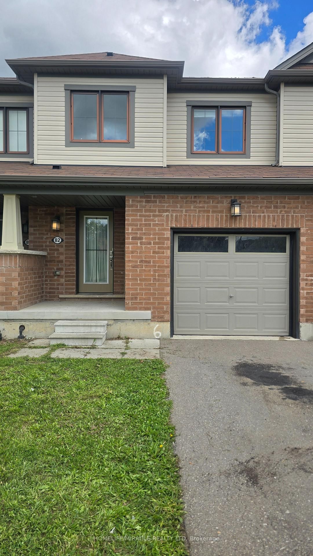 82 Scarletwood Street • Hamilton, ON photo 5