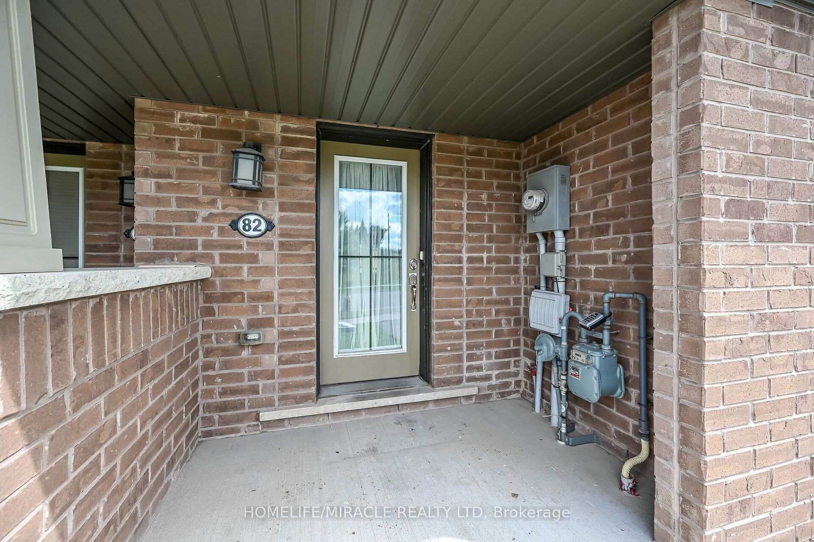82 Scarletwood Street • Hamilton, ON photo 6