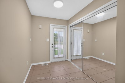 82 Scarletwood Street • Hamilton, ON photo 8