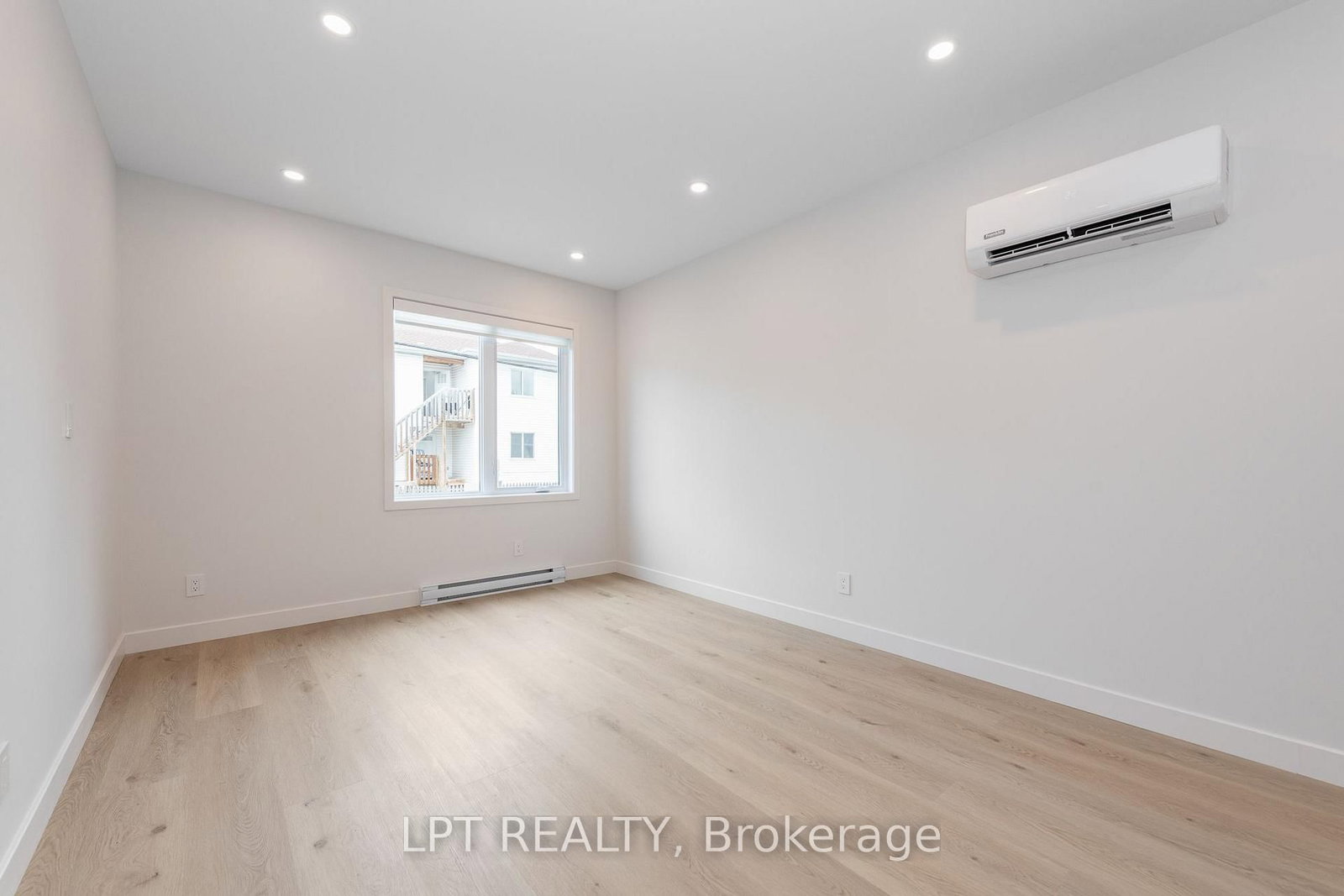 4 - 249 Columbus Avenue, Ottawa 4