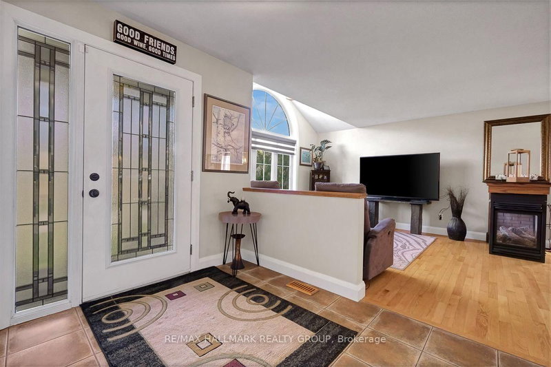75 Lloydalex Cres photo 5