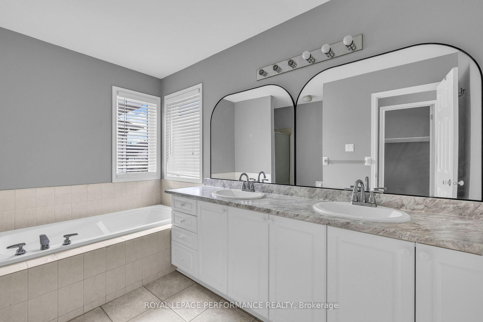 2415 Des Pruches Avenue - Photo 21
