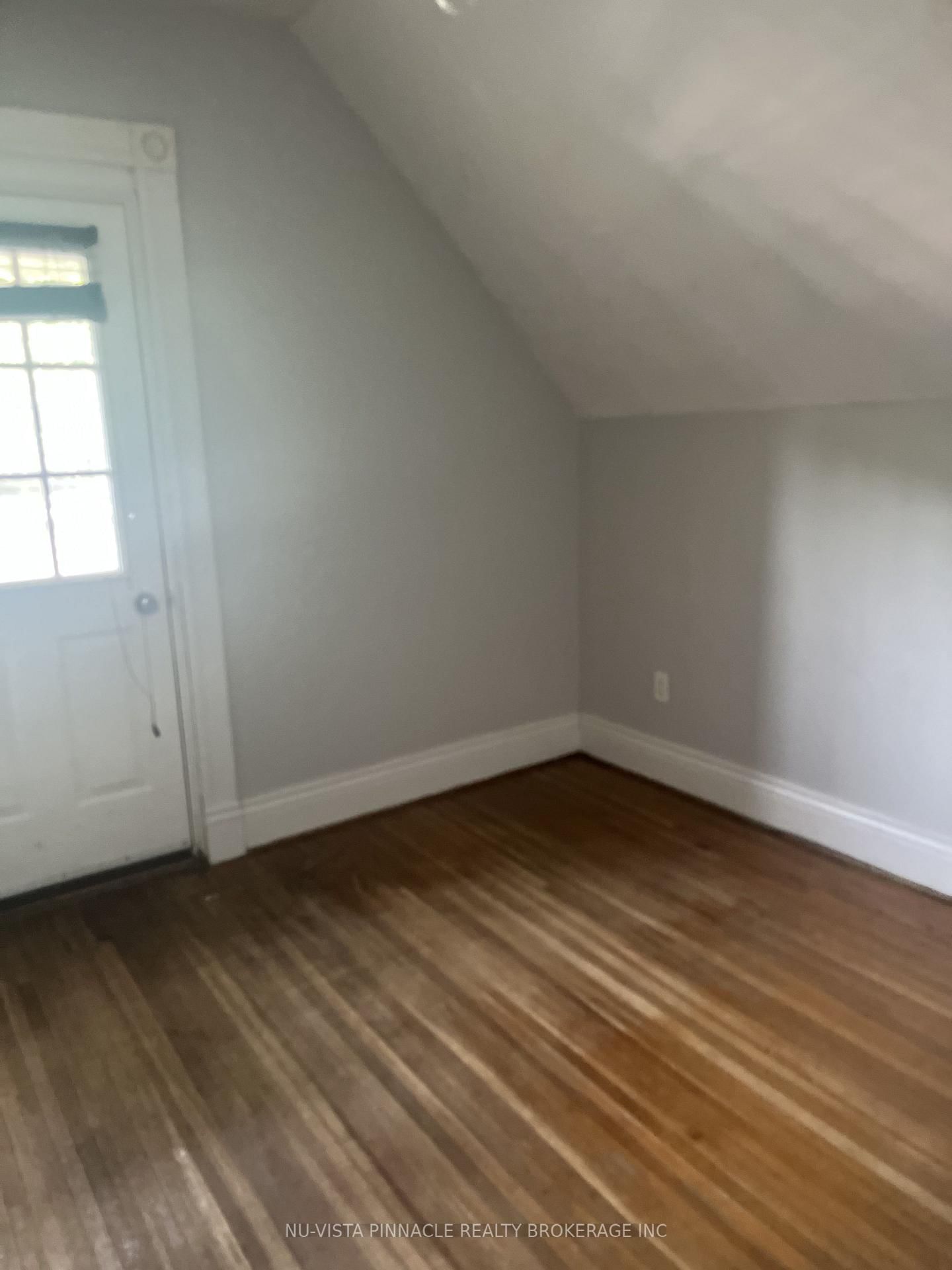 572 Oxford Street E • London East, ON photo 12