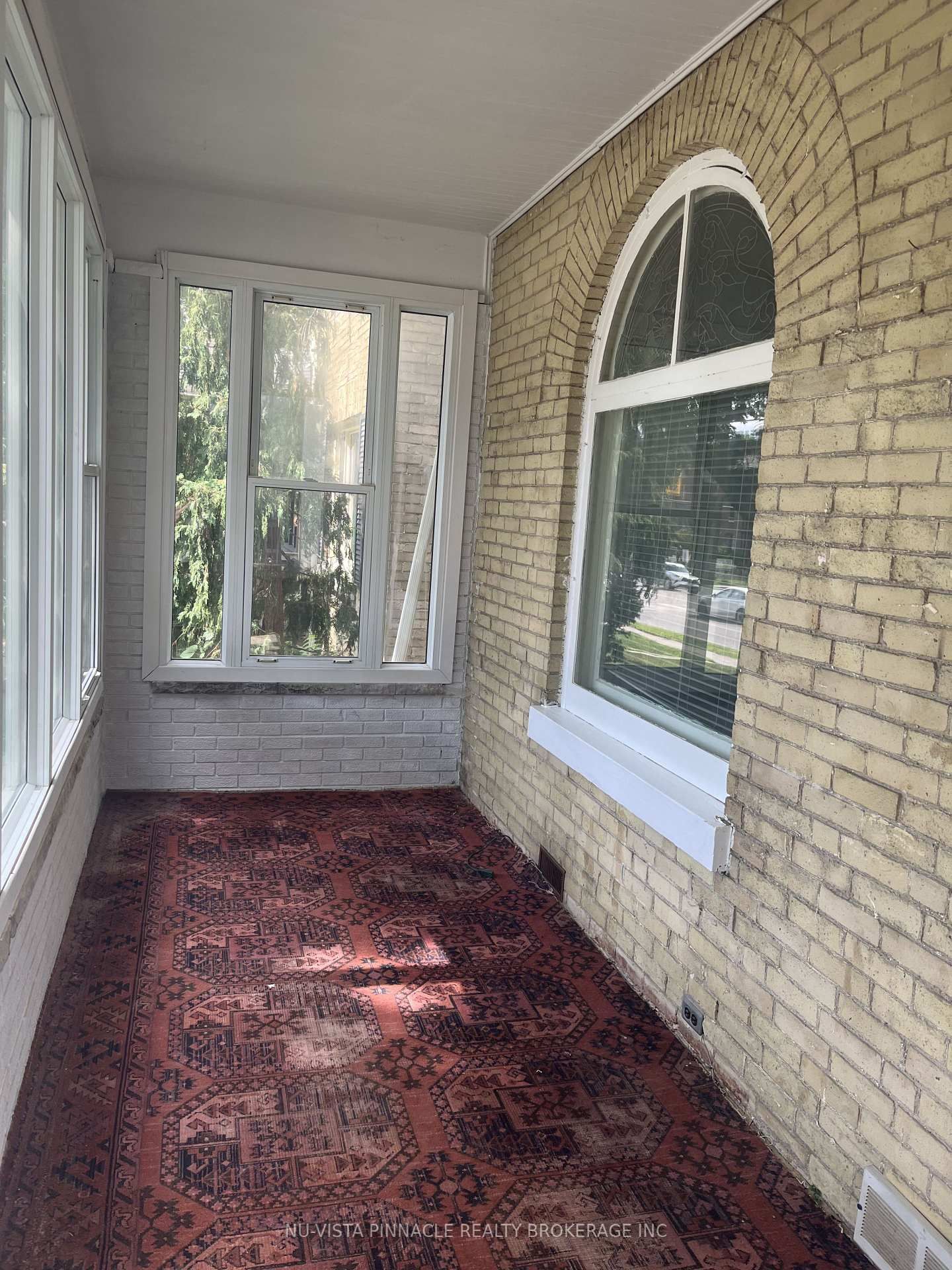 572 Oxford Street E • London East, ON photo 2