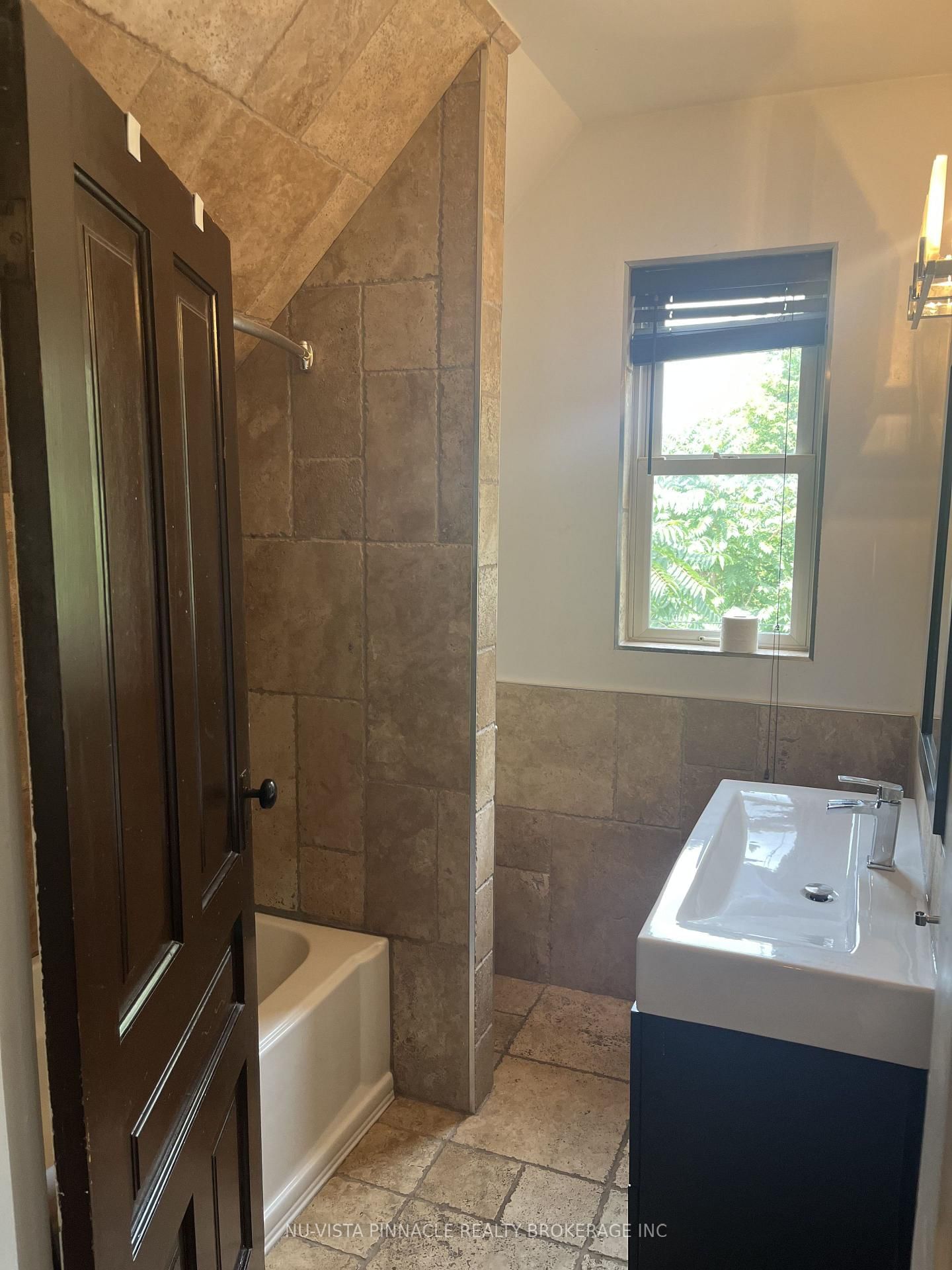 572 Oxford Street E • London East, ON photo 7