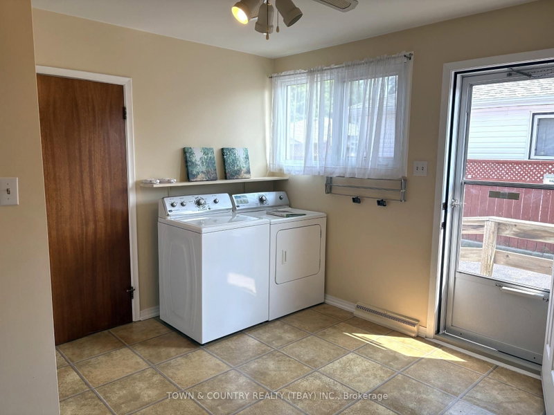 1213 Mary Street W