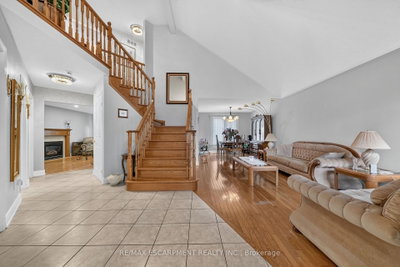 42 Hillgarden Drive, Hamilton, ON, photo 3