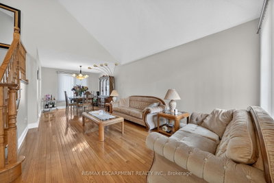 42 Hillgarden Drive, Hamilton, ON, photo 4